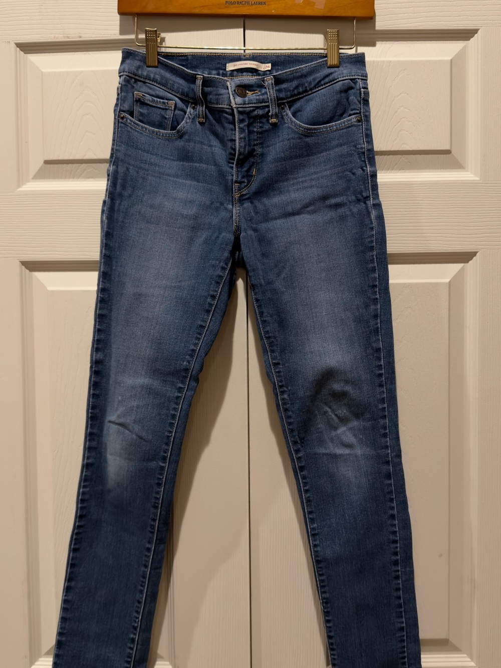 Classic Levi’s Mid-Blue Women’s Skinny Jeans